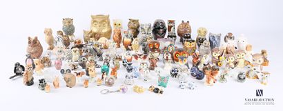 null Lot comprising one hundred and fourteen owls in various materials such as figurines,...