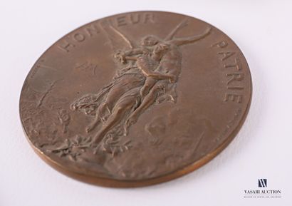null Lot comprenant huit médailles en bronze et métal telles : 

-Une médaille rectangulaire...