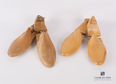 null Set of two pairs of shoe trees in wood and metal, the first marked "BSN" size...