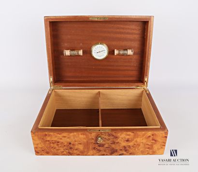 null Cigar box in wood veneer magnifying rectangular shape, the upper edges chamfered,...