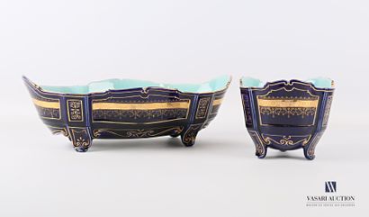 null SARREGUEMINES

Fine earthenware set with gilded decoration of friezes of foliated...