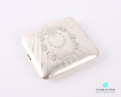 null Square cigarette case in silver, the dishes decorated with a floral wreath and...