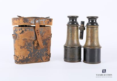 null Set of two pairs of binoculars, the first one in metal and leather marked "Arago...