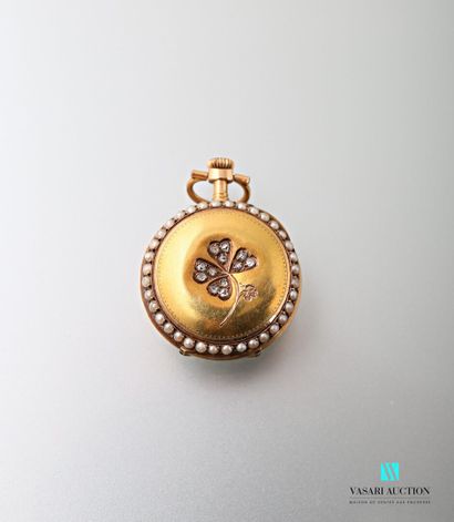 null Watch with a 750 thousandths yellow gold necklace, the back chased with a four-leaf...
