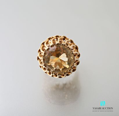 null Yellow gold ring 750 thousandths: gold threads holding a round faceted central...
