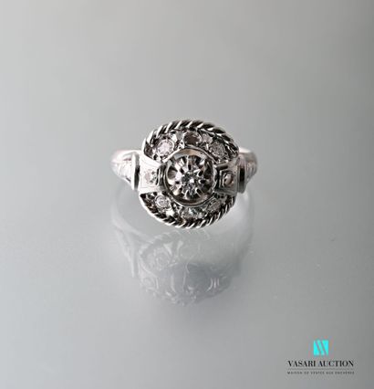 null Ring in platinum 850 thousandths, central round cordate pattern decorated with...