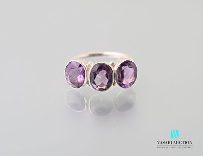 null 925 silver ring decorated with three amethysts of oval size.

Gross weight:...