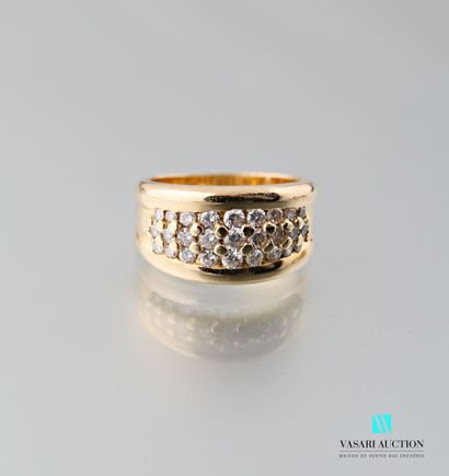 null 750-thousandths yellow gold ring paved with three lines of brilliants of diminishing...