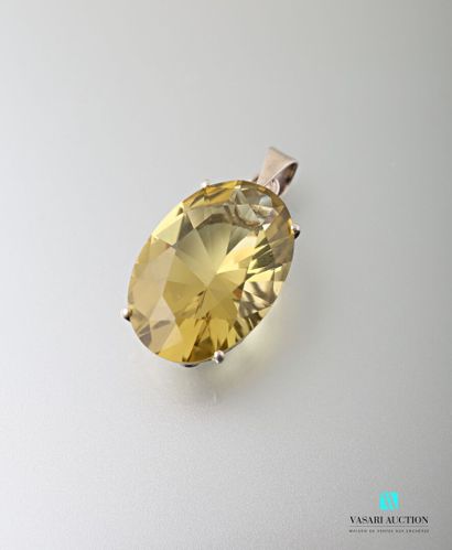 null Silver pendant decorated with an oval sized lemon citrine.

Gross weight: 11.37...