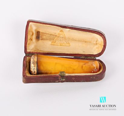 null Cigarette smoke in amber decorated with a gold ring with pellet decoration on...