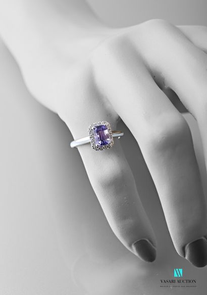 null 750 thousandths white gold ring set with a GRS-certified emerald-sized tanzanite...