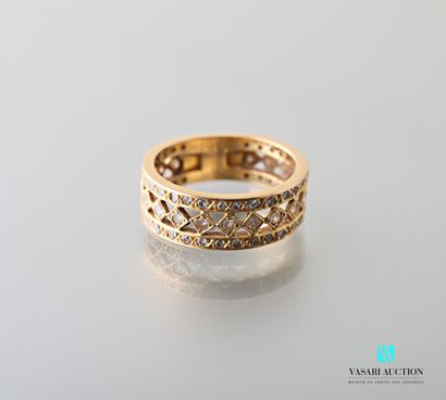 null Ring in 750 thousandths yellow gold pierced with diamond decoration paved with...
