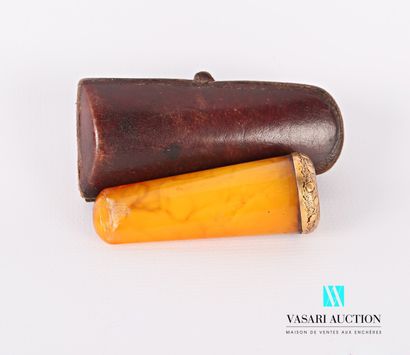 null Cigarette smoke in amber decorated with a gold ring with pellet decoration on...