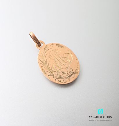 null Oval medal in gold 750 thousandths chiselled decoration of the numbers CM, flowers...