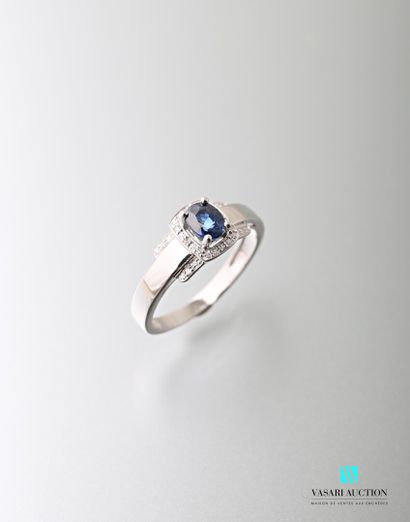 null 750 thousandths white gold ring set in its centre with an oval-shaped sapphire...