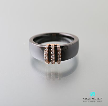 null Black ceramic ring decorated with three lines in 750 thousandths pink gold set...