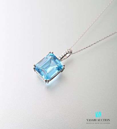 null Pendant and a 750 thousandths white gold chain, it features an emerald-cut blue...