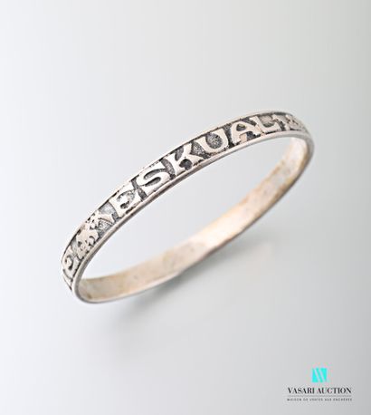 null Silver half-ring bracelet with "Zatoste" and "Eskual" inscriptions in relief...