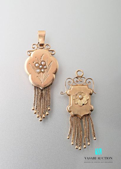 null Two pendants in 750-thousandths yellow gold from the end of the 19th century...