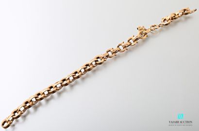 null Yellow gold bracelet 750 thousandth round links alternating with oval guilloché...