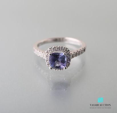 null Ring in 750 thousandths white gold set in its centre with a cushion-cut tanzanite...