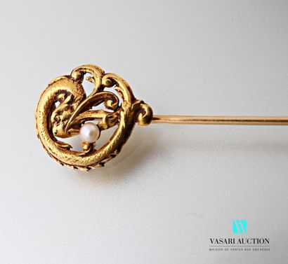 null Yellow gold pin, 750 thousandths, motif of a snake devouring a fine pearl, late...