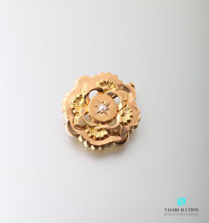 null Embossed and pierced 750-thousandths yellow and pink gold brooch, round shape,...