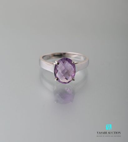 null 925 sterling silver ring set with a faceted oval amethyst 

Weight: 3,3 g -...