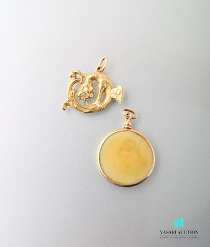 null Two 750 thousandths yellow gold pendants: a dragon and a round picture holder...