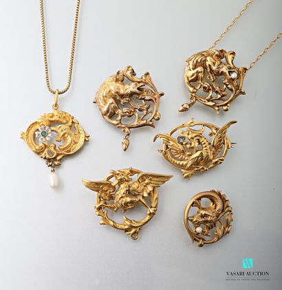 null Quatre broches et trois pendentifs de la fin du XIXème siècle en plaqué or à...