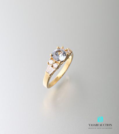 null 750 thousandths yellow gold ring set with a round topaz in the centre with two...