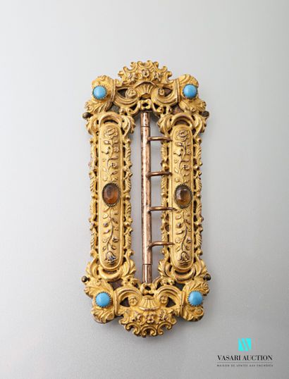 null Rectangular belt buckle in gold-plated from the mid-19th century with a rich...