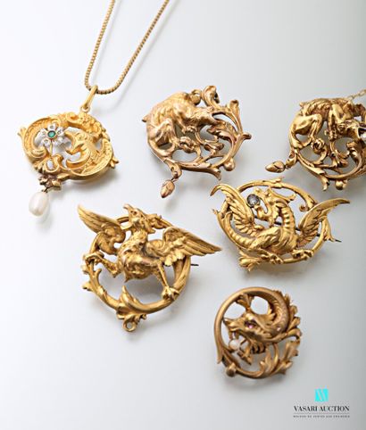 null Four gold-plated brooches and three pendants from the end of the 19th century...