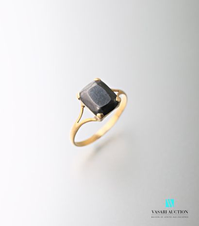 null Ring in yellow gold 750 thousandths set with hematite 

Gross weight: 2.6 g...