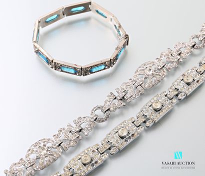 null Trois bracelets fantaisie dans le style Art Déco à motifs géométriques pavés...