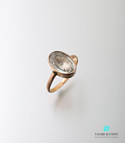 null A 750 thousandths gold ring from the 19th century, oval motif set with a facetted...