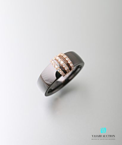 null Black ceramic ring decorated with three lines in 750 thousandths pink gold set...
