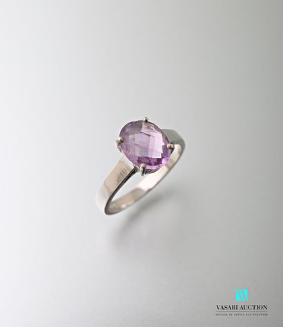 null 925 sterling silver ring set with a faceted oval amethyst 

Weight: 3,3 g -...