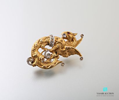null 
Chimaere-shaped 750 thousandths yellow gold brooch set with rose-cut diamonds,...