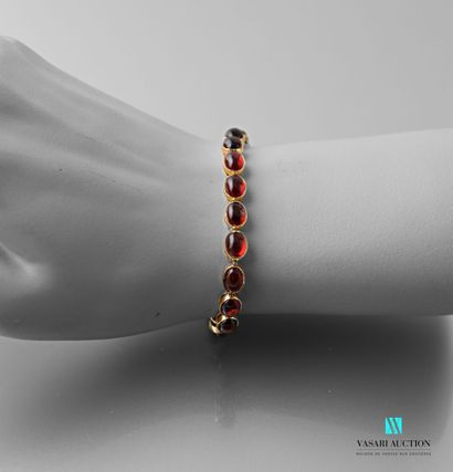null Vermeil line bracelet set with cabochon garnet, clip-clasp with safety eights

(Failure...