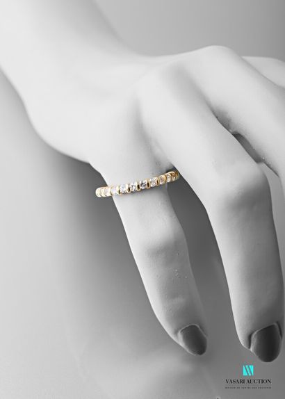 null Half wedding band in 750 thousandths yellow gold set with twelve brilliants...