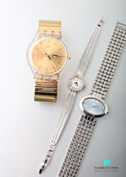 null Three ladies' wristwatches: a Swatch with date and gold-plated metal bracelet,...