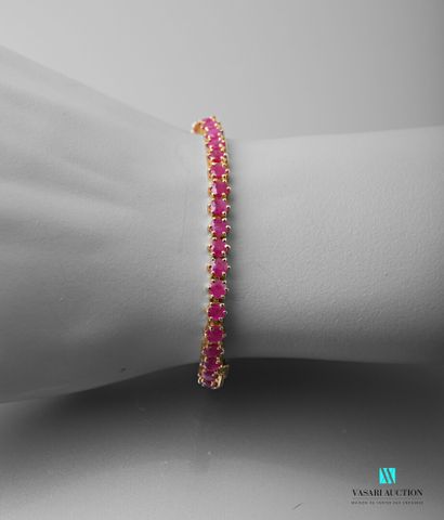 null Vermeil river bracelet decorated with round-cut rubies calibrating the whole...