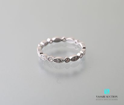 null American wedding band in 750 thousandths white gold decorated with round and...