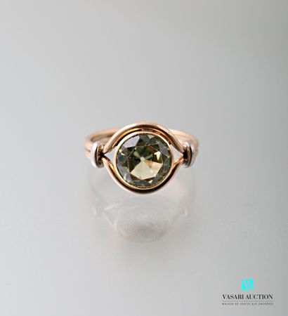 null 750 thousandths yellow gold ring set with a fine yellow stone (beryl?) 

Gross...