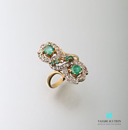 null Ring in 750 thousandths yellow gold, motif in eight set with emeralds and diamonds

...