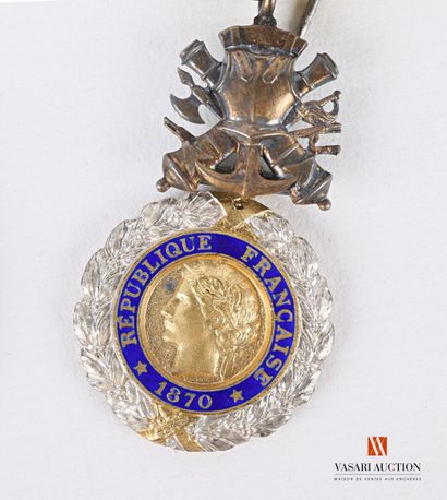 null - Médaille militaire, époque IIIème république, deux exemplaires en coffret,...
