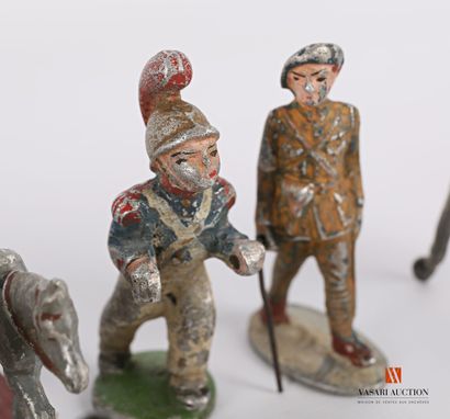 null soldats-figurines aluminium et divers : Armée française, cavaliers de troupes...