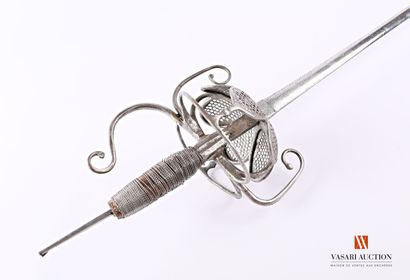 null Épée , lame de 86 cm, Solingen fin XIXème, remontage d'une garde incomplète...