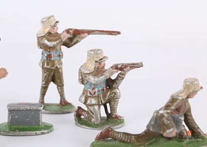 null soldats-figurines type Quiralu aluminium : Légionnaires, dont mitrailleur et...